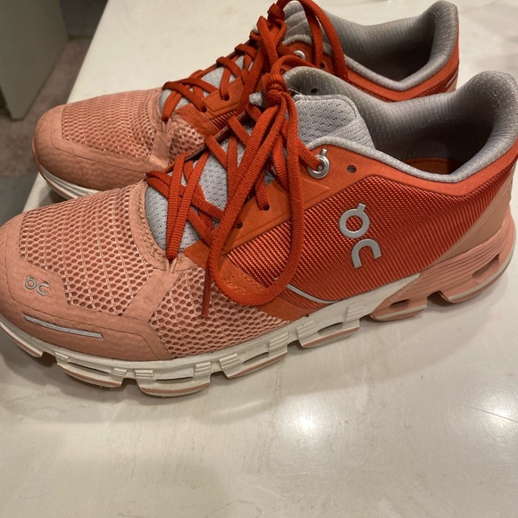 on cloud shoes - Picture 4 of 6